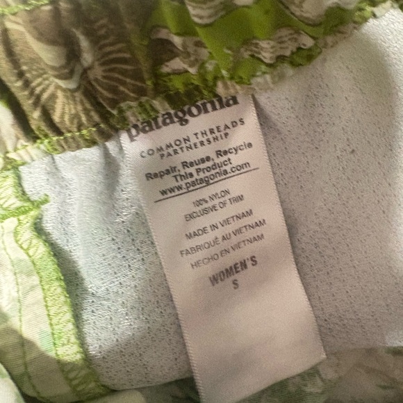 Patagonia barely baggies shorts Women's tropical Green Floral Size small - Picture 5 of 6